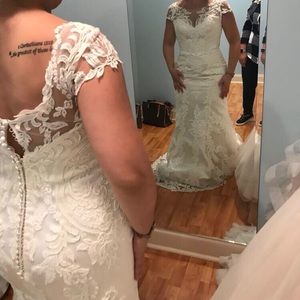SOLD Justin Alexander Ivory Wedding Dress